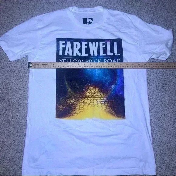 Elton John Farewell Yellow Brick Road Graphic T-Shirt in White Unisex Sz Medium - Picture 4 of 6